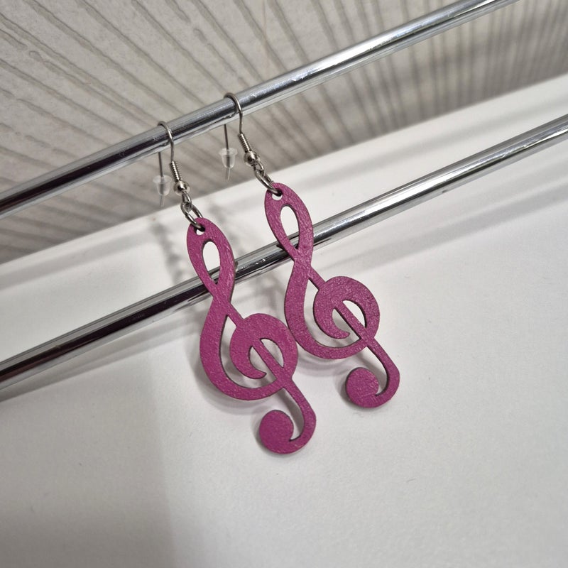 Nuottiavain puukorvakorut liila